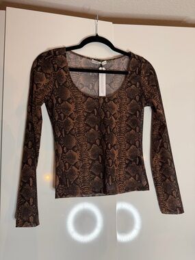 Alice + Olivia Brown Snake-Print Scoop Neck Long-Sleeve Top